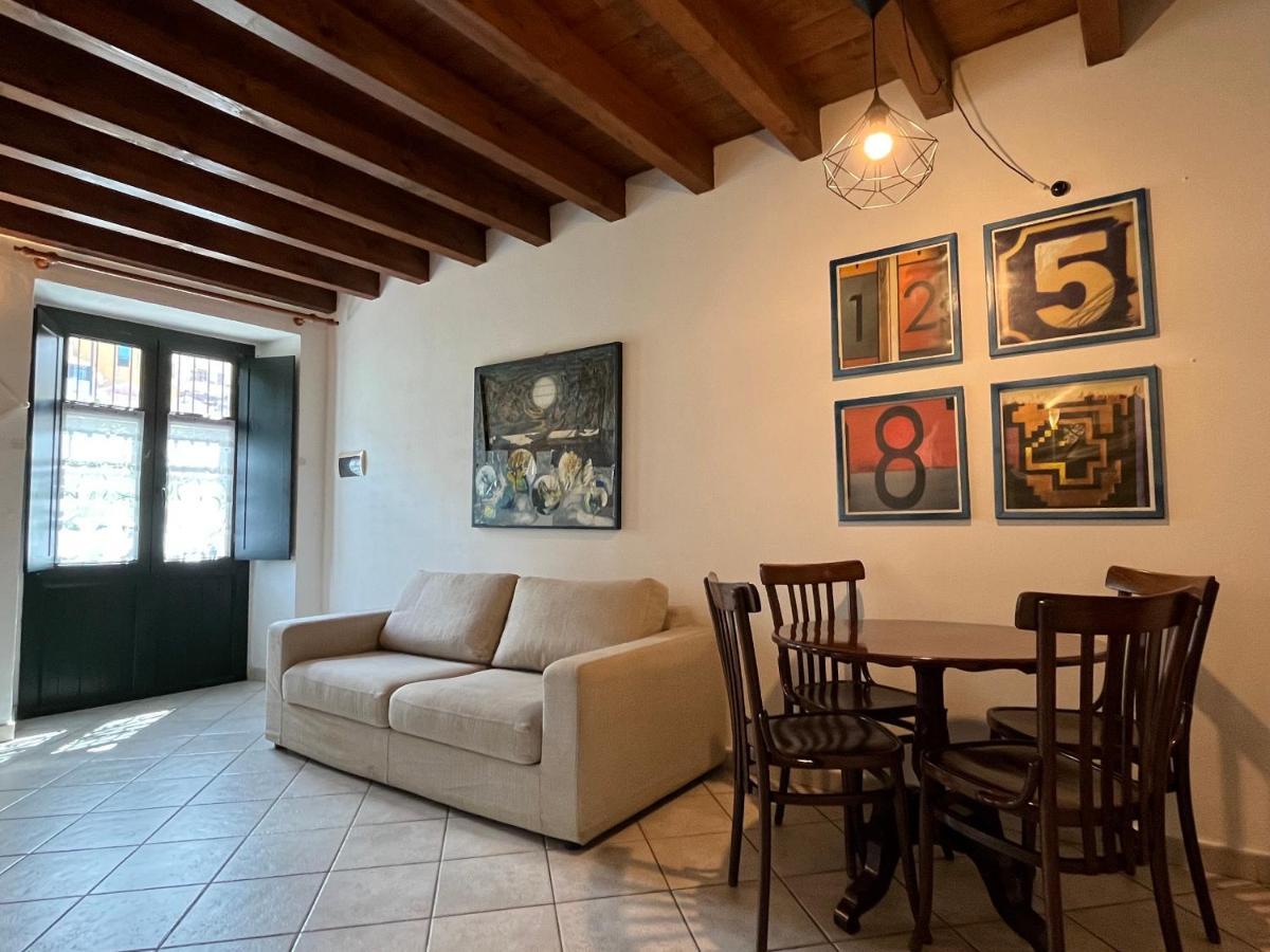 La Casa Gialla Cagliari Exterior photo